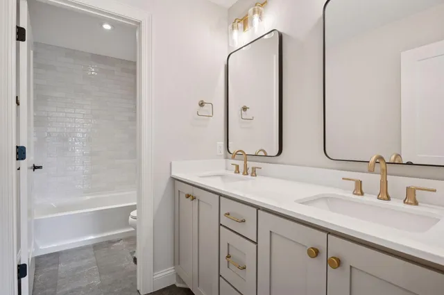 $1,799,000 | 10380 Mallard Drive, Victoria, MN 55318