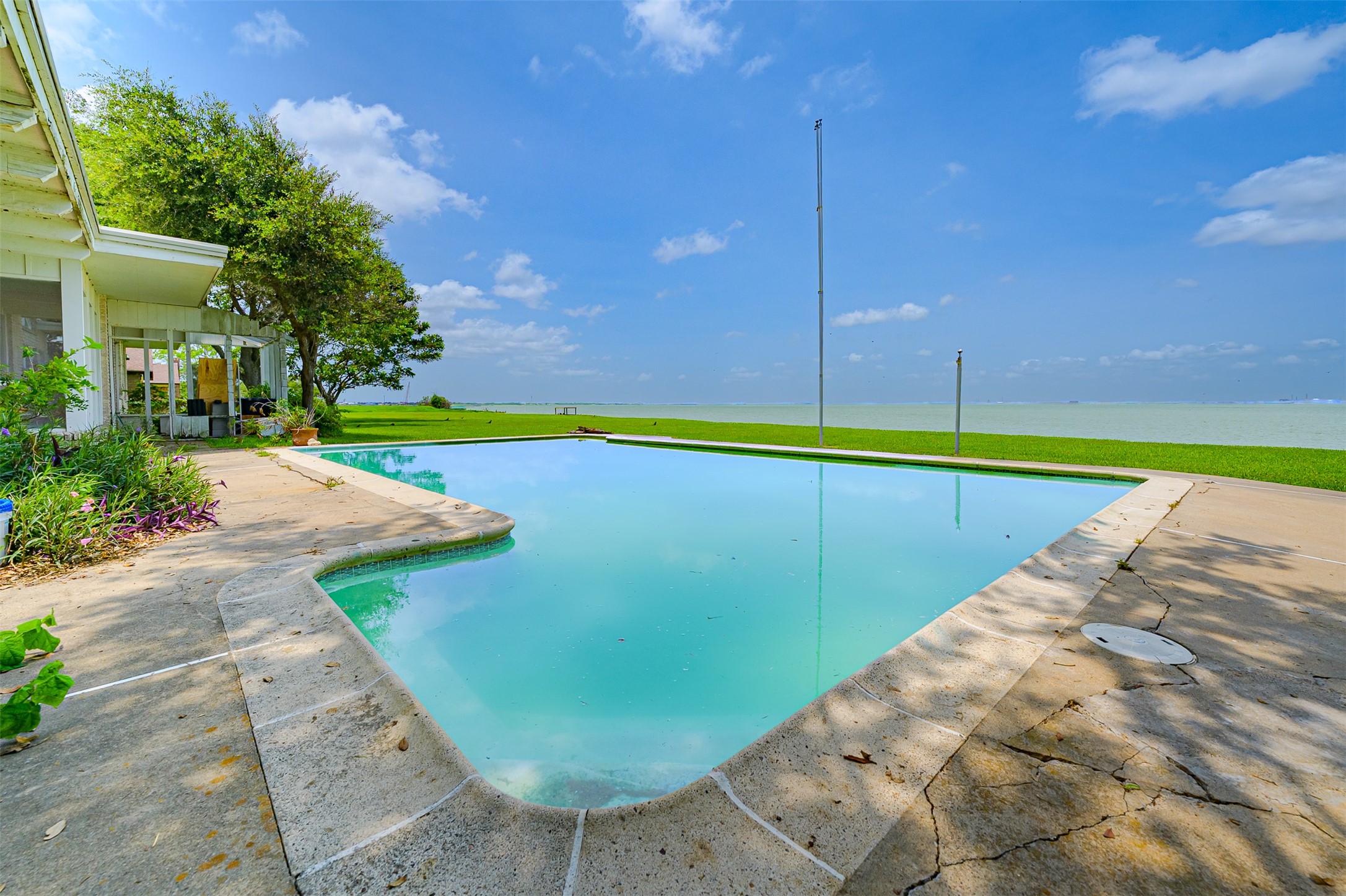 1700 South Virginia Street Port Lavaca, TX 77979 - Photo 2 of 49