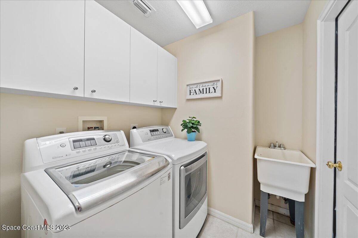 1643 Keys Gate Drive Melbourne, FL 32940 - Photo 27 of 43 a utility room with dryer and washer