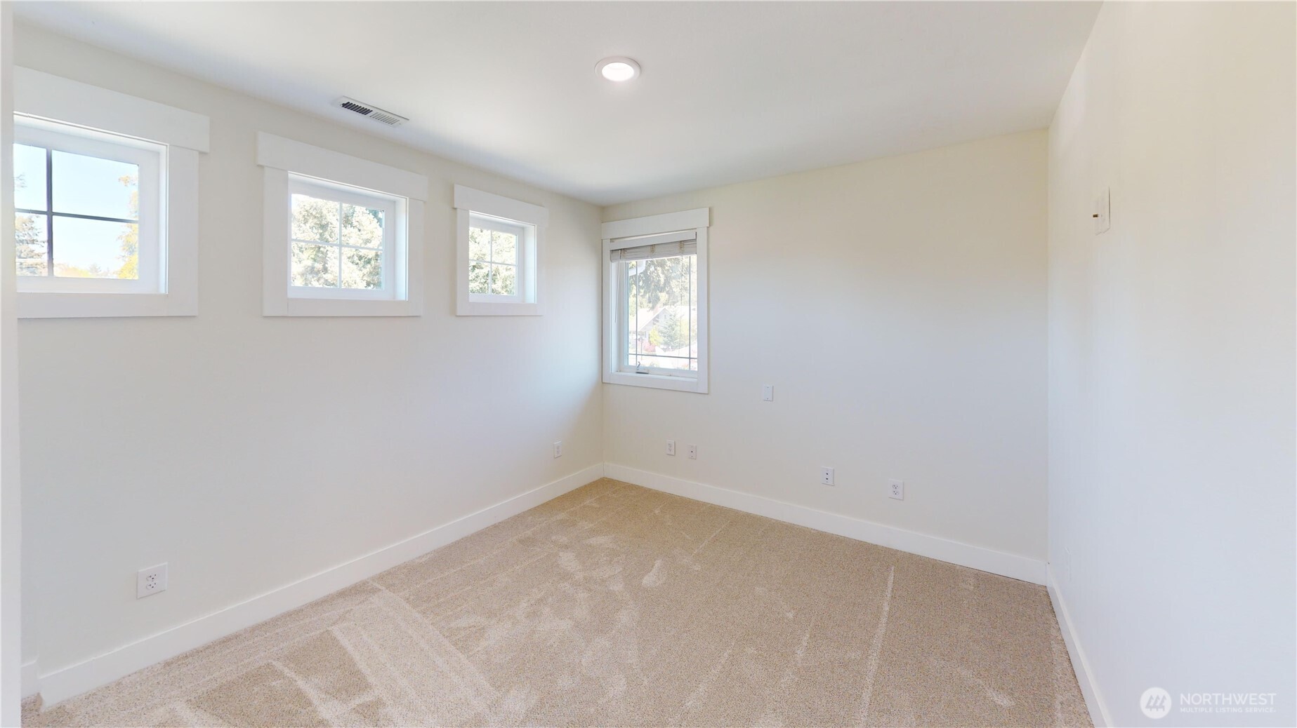116 Alameda Avenue Fircrest, WA 98466 - Photo 25 of 33 an empty room with windows