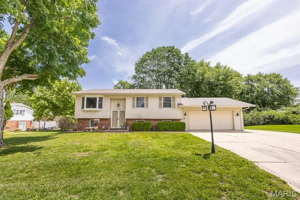 $279,900 | 1204 Southview Drive, O'Fallon, IL 62269