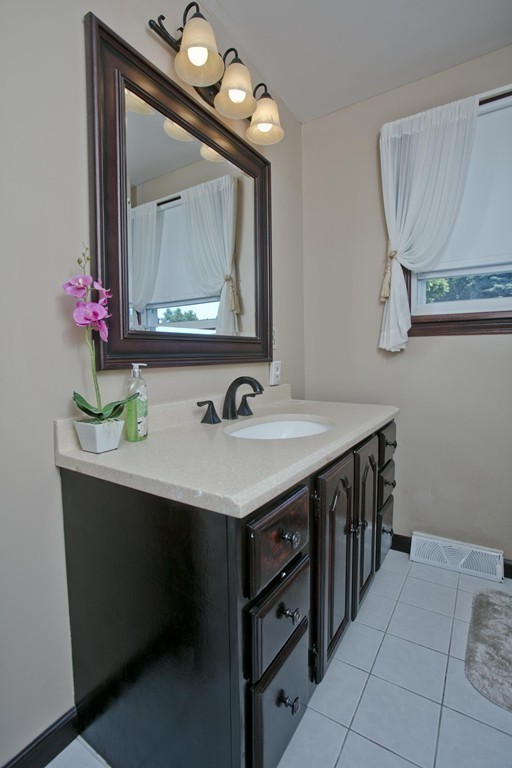 15 East Drumlin Road Springfield, MA 01108 - Photo 15 of 30