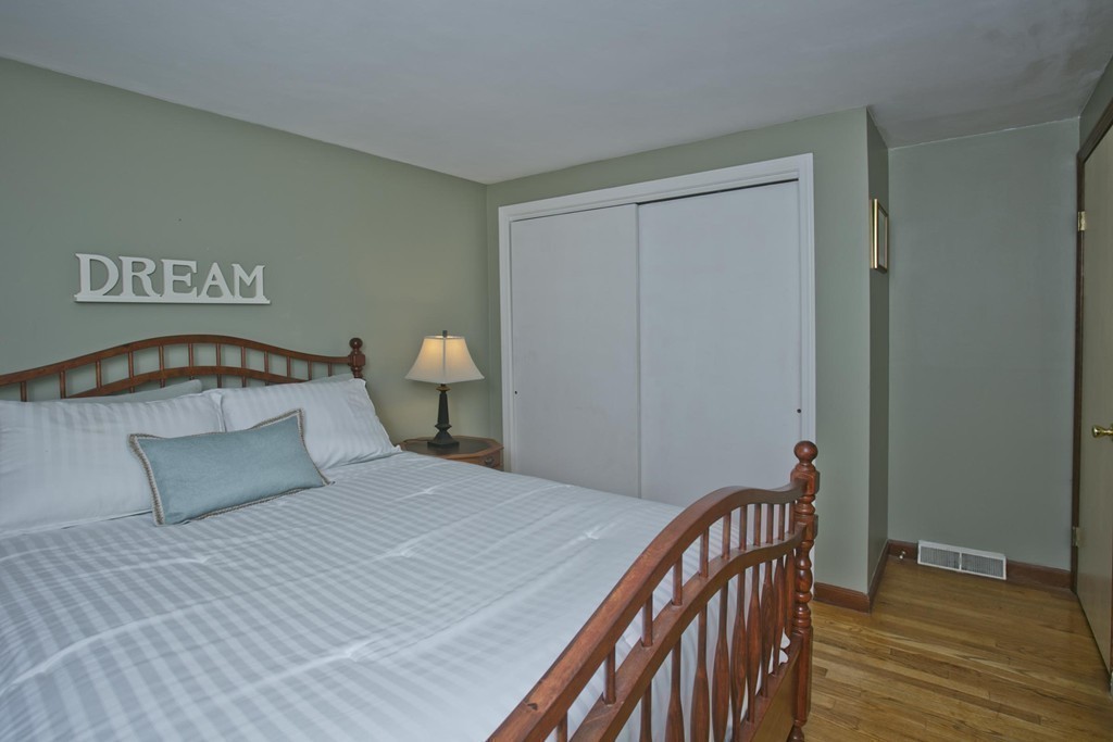 15 East Drumlin Road Springfield, MA 01108 - Photo 19 of 30