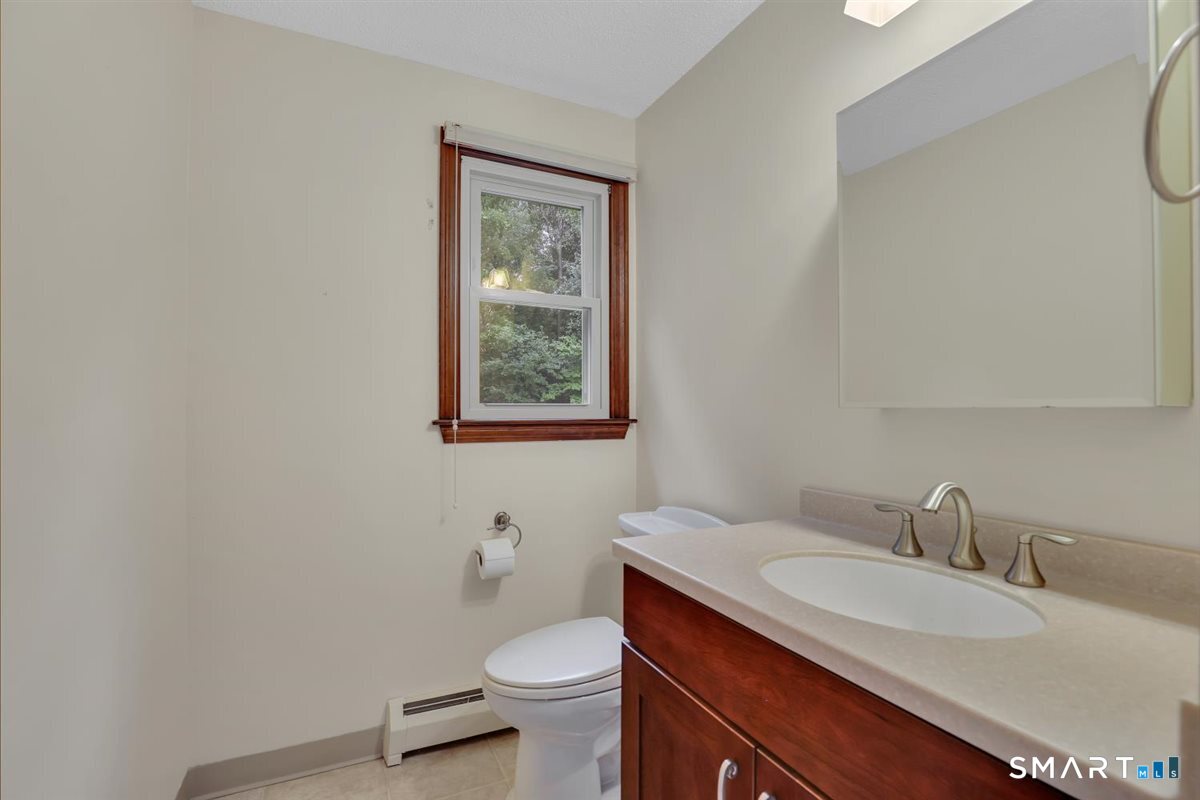 190 Valley View Road Manchester, CT 06040 - Photo 8 of 34 Gallery Image 8