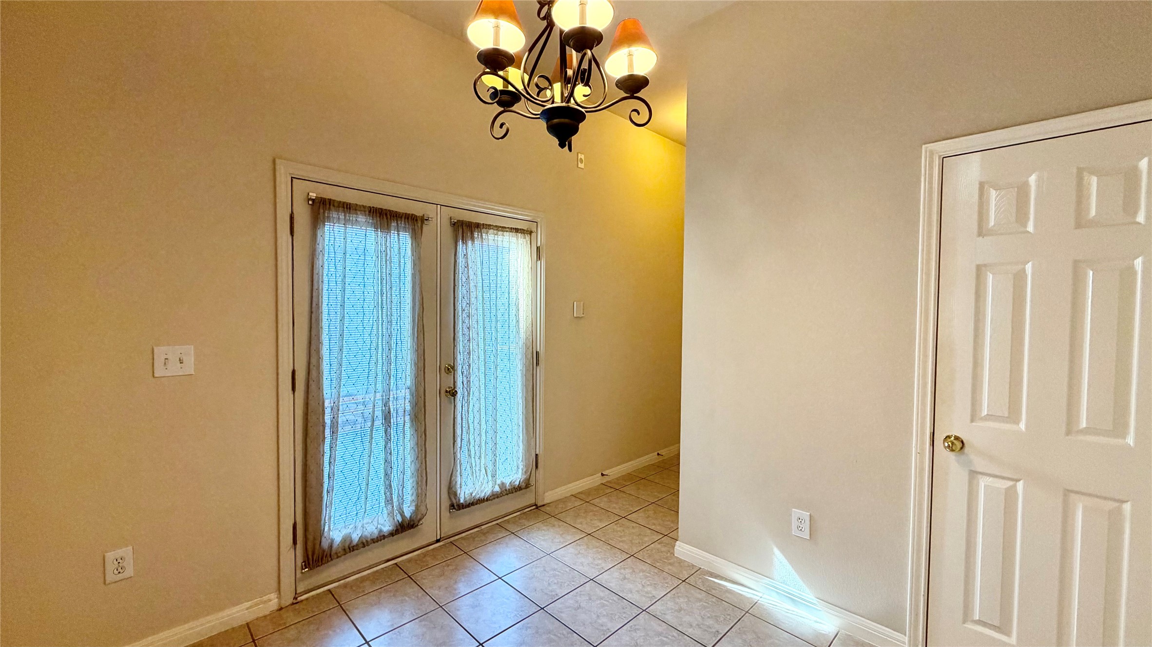 5515 Davis Lane, Unit 82 Austin, TX 78749 - Photo 8 of 28 Breakfast area with French doorway to private patio, access to garage and laundry area.