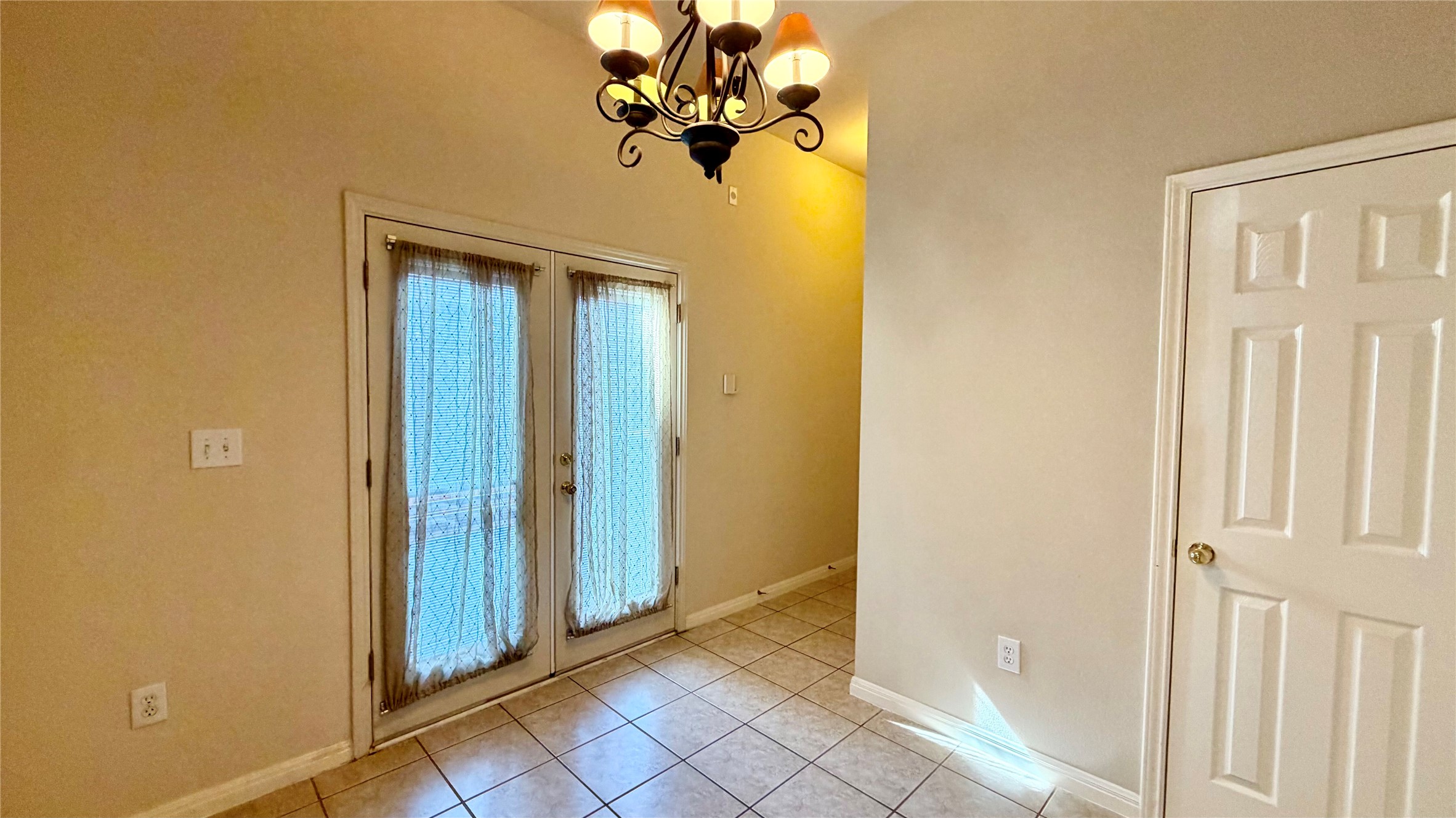 5515 Davis Lane, Unit 82 Austin, TX 78749 - Photo 9 of 28 Breakfast area with French doorway to private patio, access to garage and laundry area.