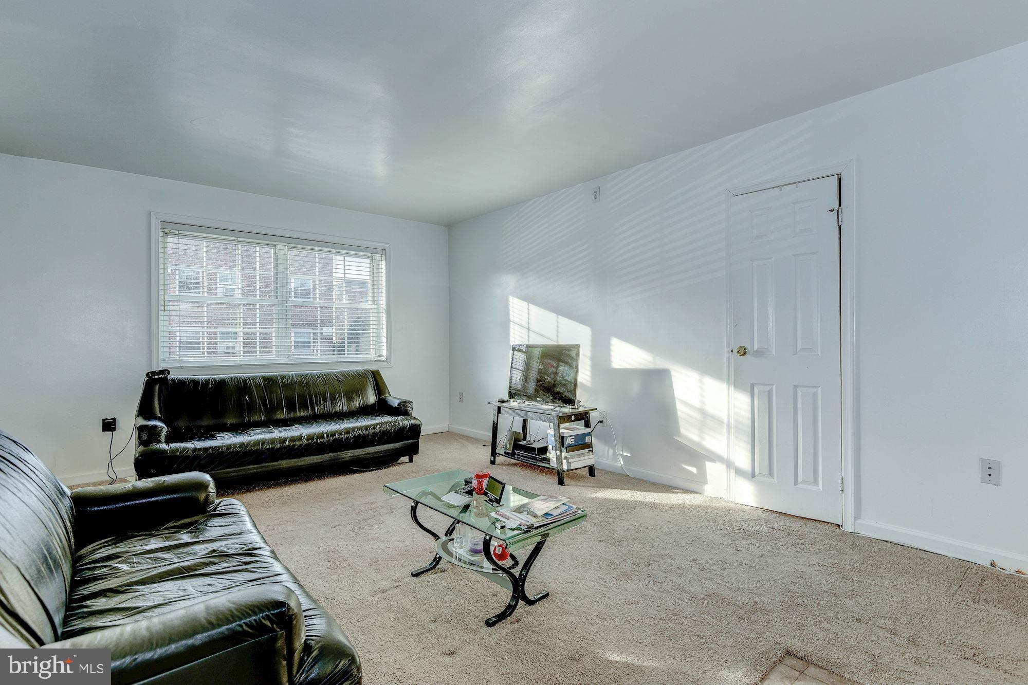 5216 8th Road South, Unit 2 Arlington, VA 22204 - Photo 3 of 19 Family Room