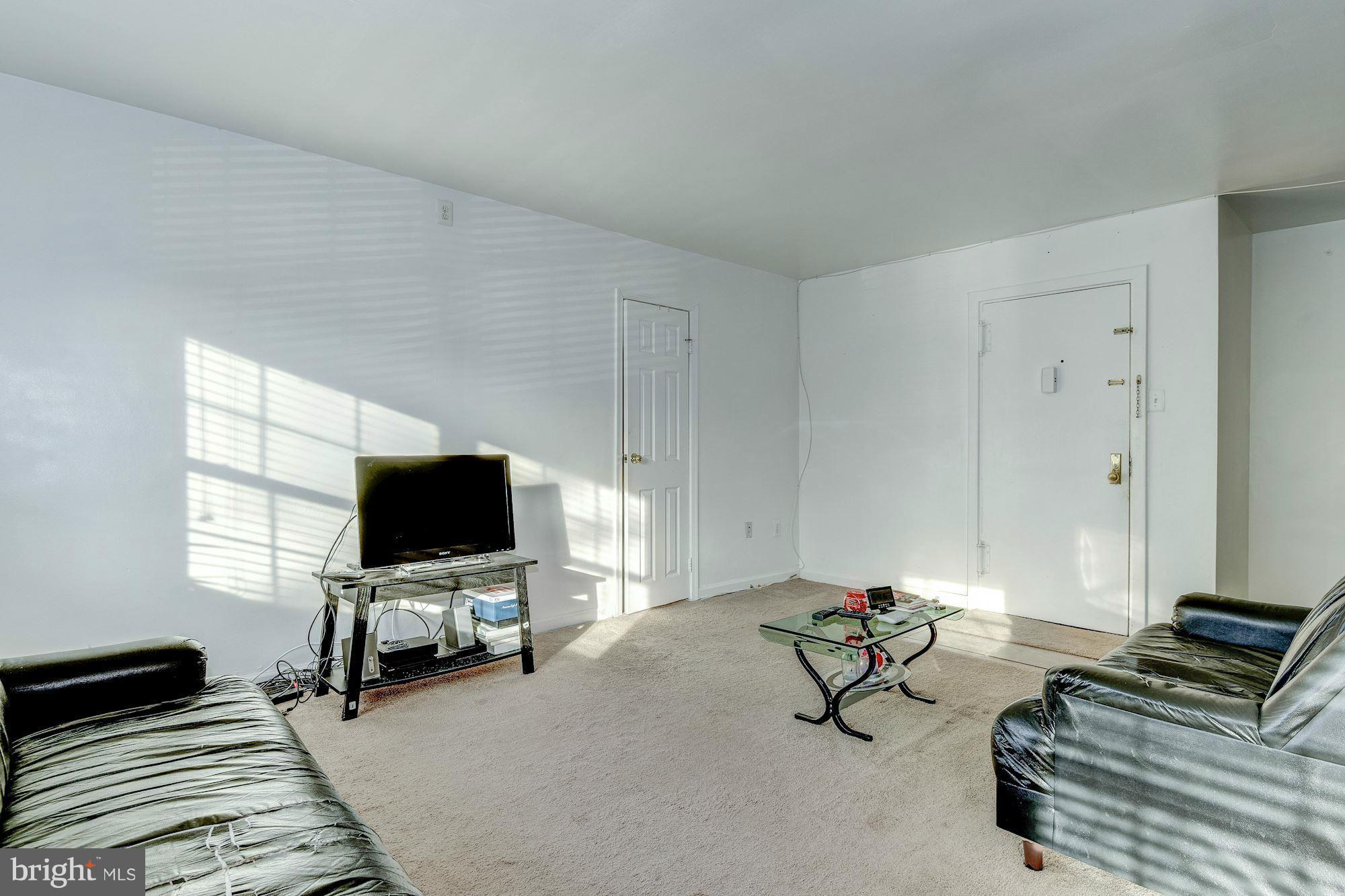 5216 8th Road South, Unit 2 Arlington, VA 22204 - Photo 5 of 19 Family Room