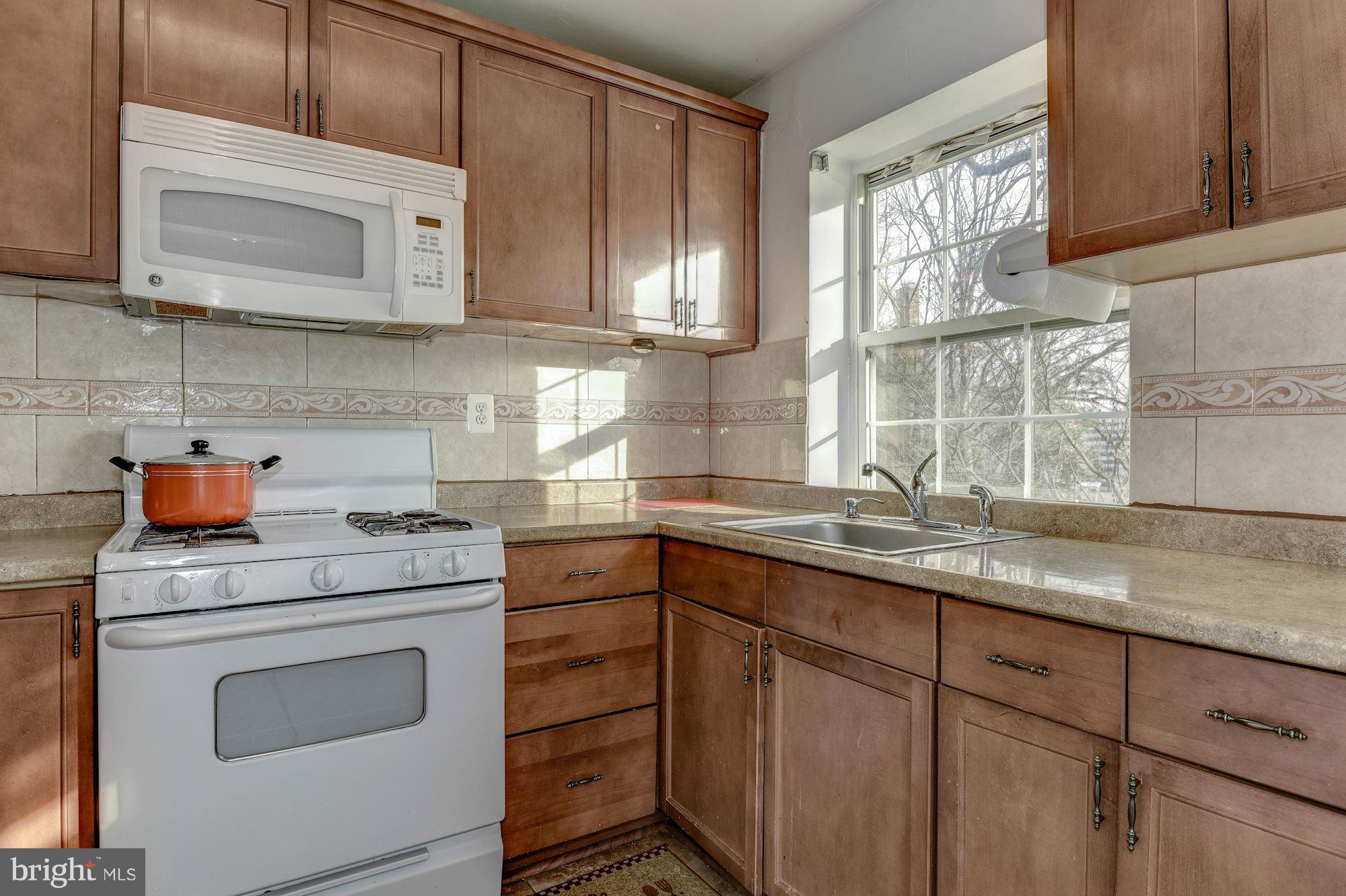 5216 8th Road South, Unit 2 Arlington, VA 22204 - Photo 8 of 19 Kitchen