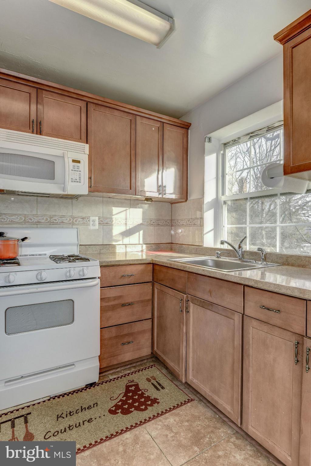 5216 8th Road South, Unit 2 Arlington, VA 22204 - Photo 9 of 19 Kitchen