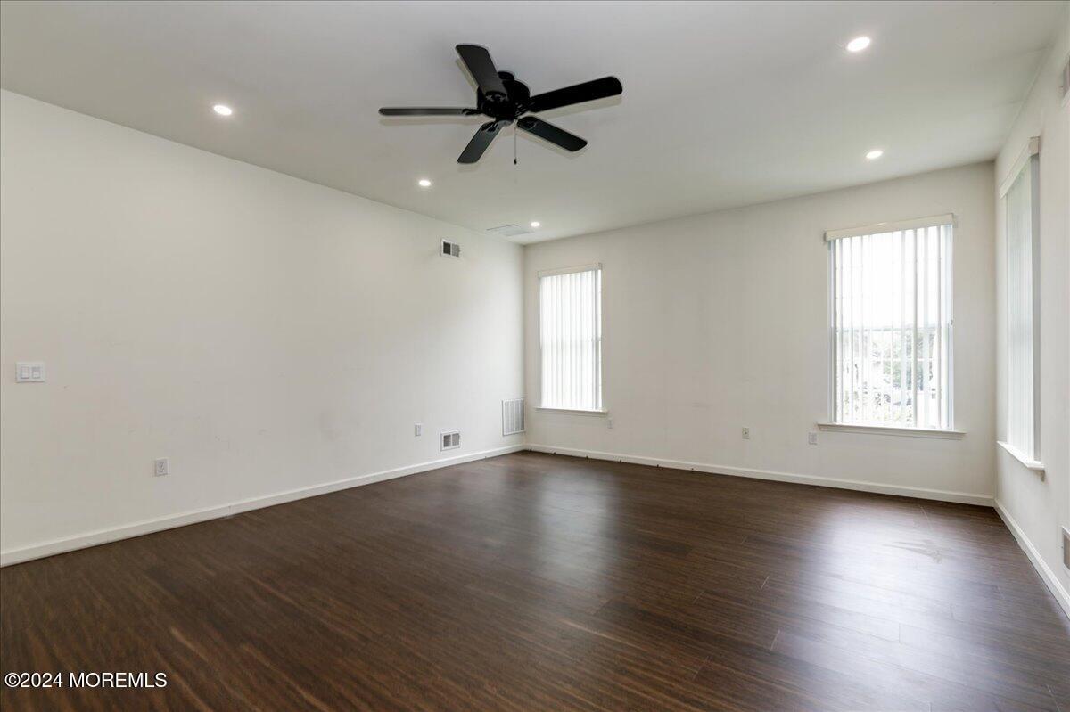 14 Battle Road Whiting, NJ 08759 - Photo 19 of 35 38-14BattleRd0038