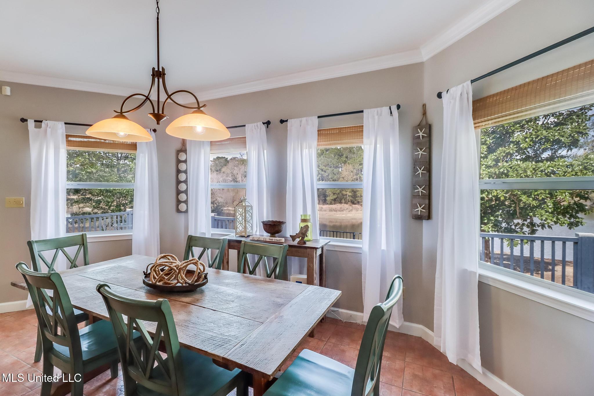 3518 River Bluff Road D'Iberville, MS 39540 - Photo 14 of 38 3518RBluff dining area