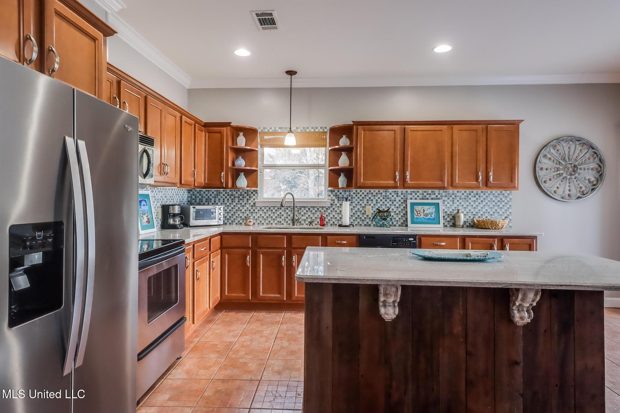 3518 River Bluff Road D'Iberville, MS 39540 - Photo 9 of 38 3518RBluff kitchen
