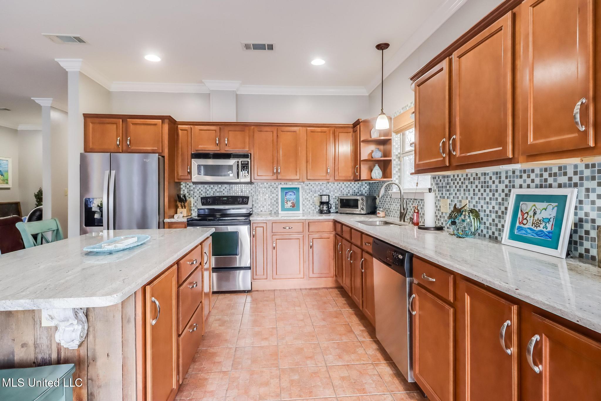 3518 River Bluff Road D'Iberville, MS 39540 - Photo 10 of 38 3518RBluff kit5