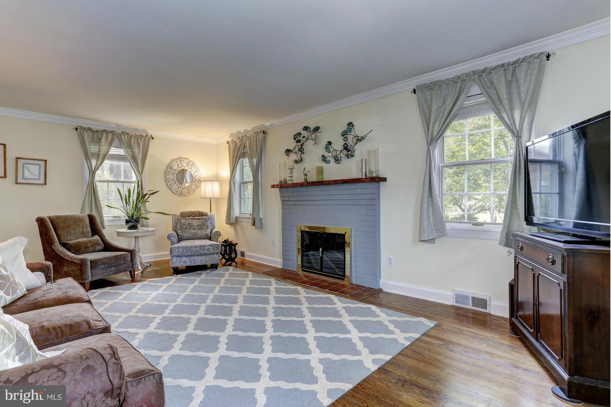 907 Weatherbee Road Towson, MD 21286 - Photo 11 of 30 Living Room with wood burning fp