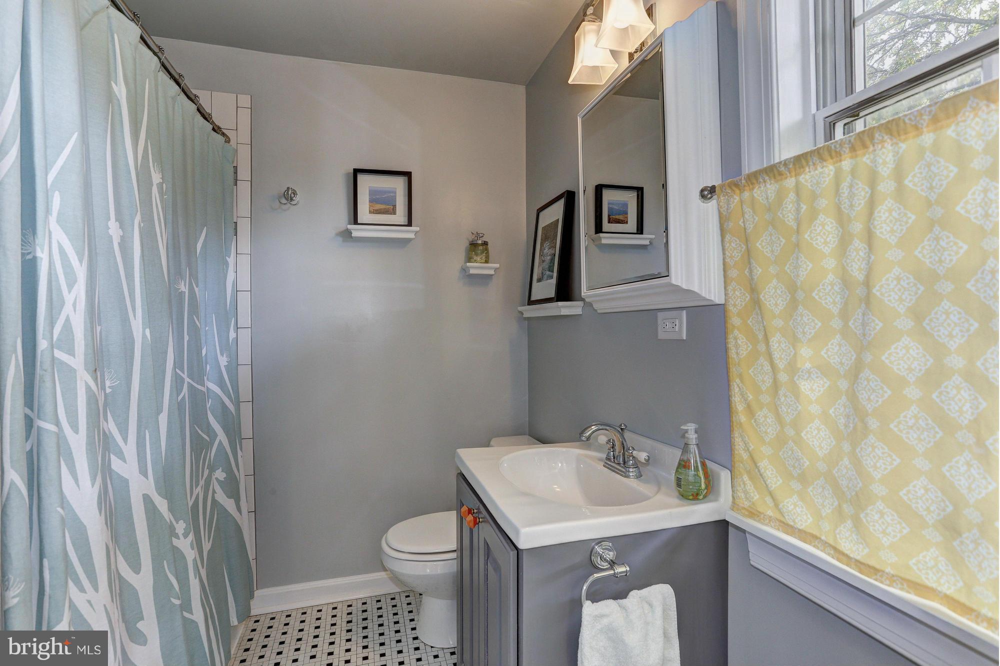 907 Weatherbee Road Towson, MD 21286 - Photo 18 of 30 Hall bath has updated shower, vanity.