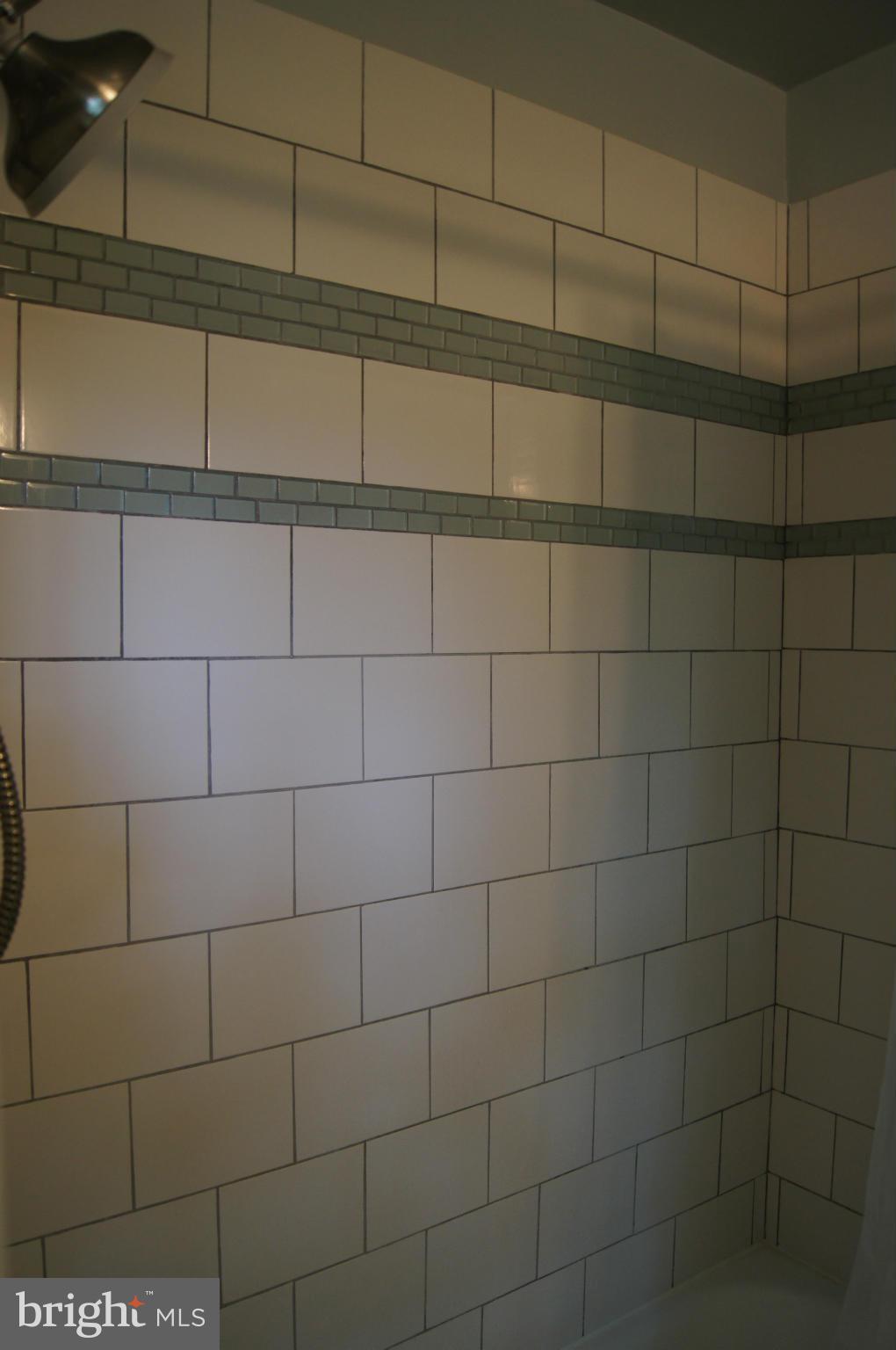 907 Weatherbee Road Towson, MD 21286 - Photo 19 of 30 Updated tile detailing.