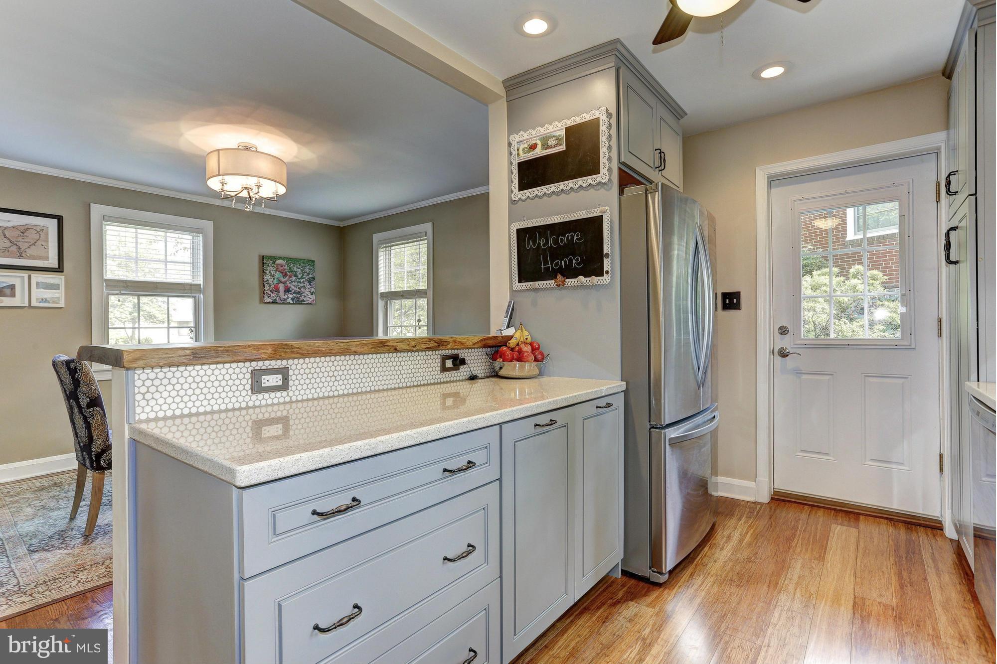 907 Weatherbee Road Towson, MD 21286 - Photo 3 of 30 Custom live-wood breakfast bar