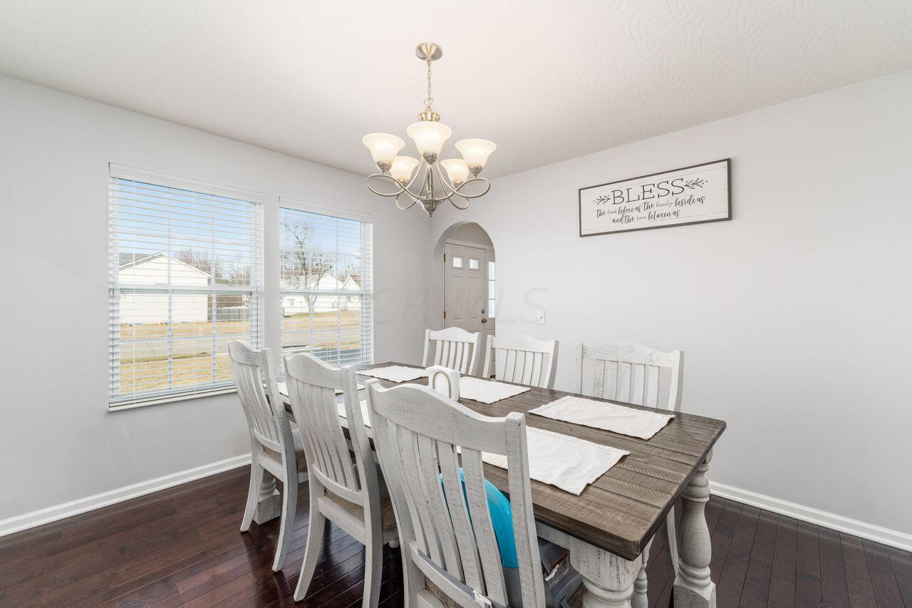 2034 Ravine Way Reynoldsburg, OH 43068 - Photo 4 of 35 Dining Room