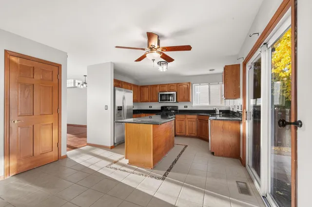 $499,900 | 2673 Wydown Lane, Aurora, IL 60502