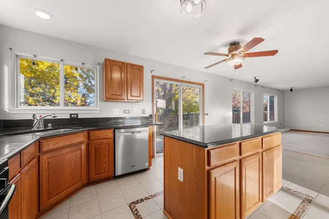 $499,900 | 2673 Wydown Lane, Aurora, IL 60502