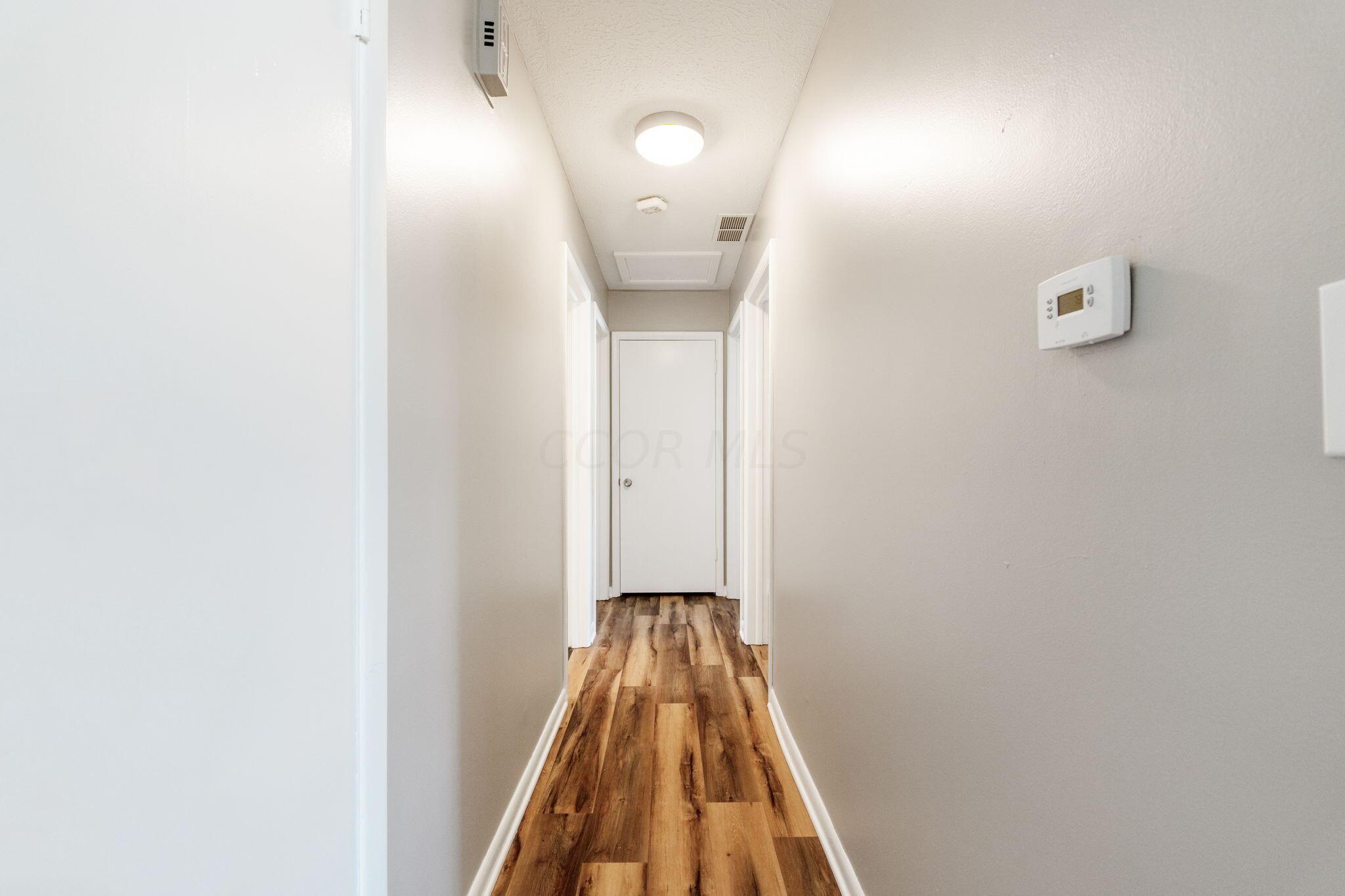 307 Rivers End Road Columbus, OH 43230 - Photo 35 of 43 Hallway