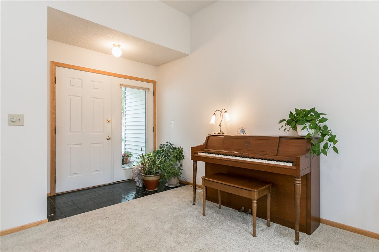 2108 Holiday Road Coralville, IA 52241 - Photo 4 of 36 Gallery Image 4