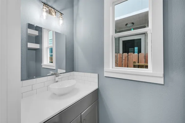 $2,650 | 4306 New Orleans Street, Houston, TX 77020