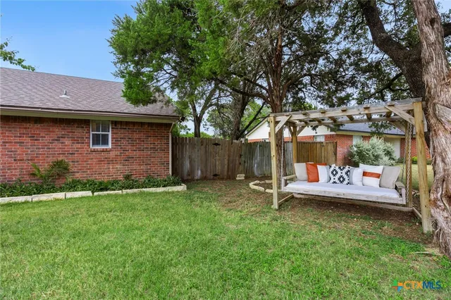a view of a house with a backyard