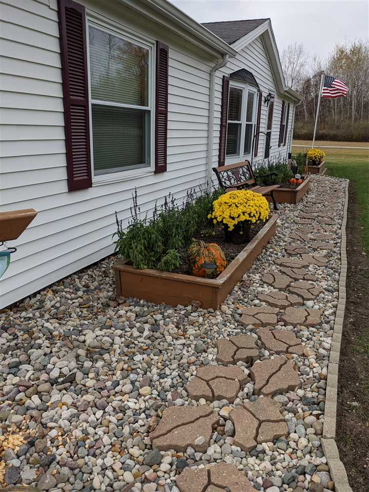 1912 East Coggins Road Pinconning, MI 48650 - Photo 2 of 28