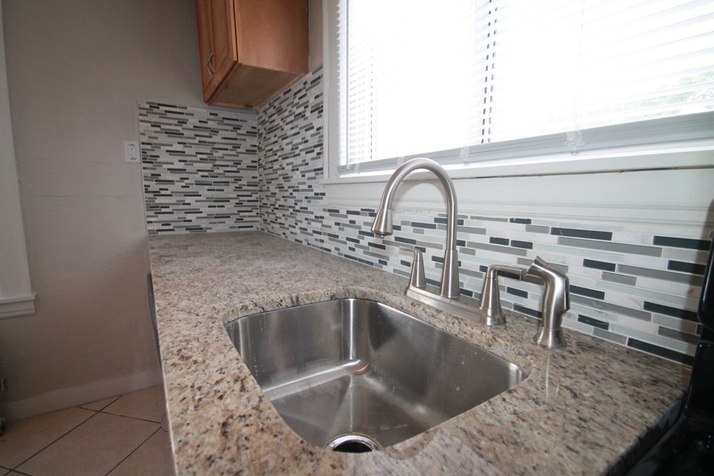 20 Arthur Street Springfield, MA 01104 - Photo 7 of 20