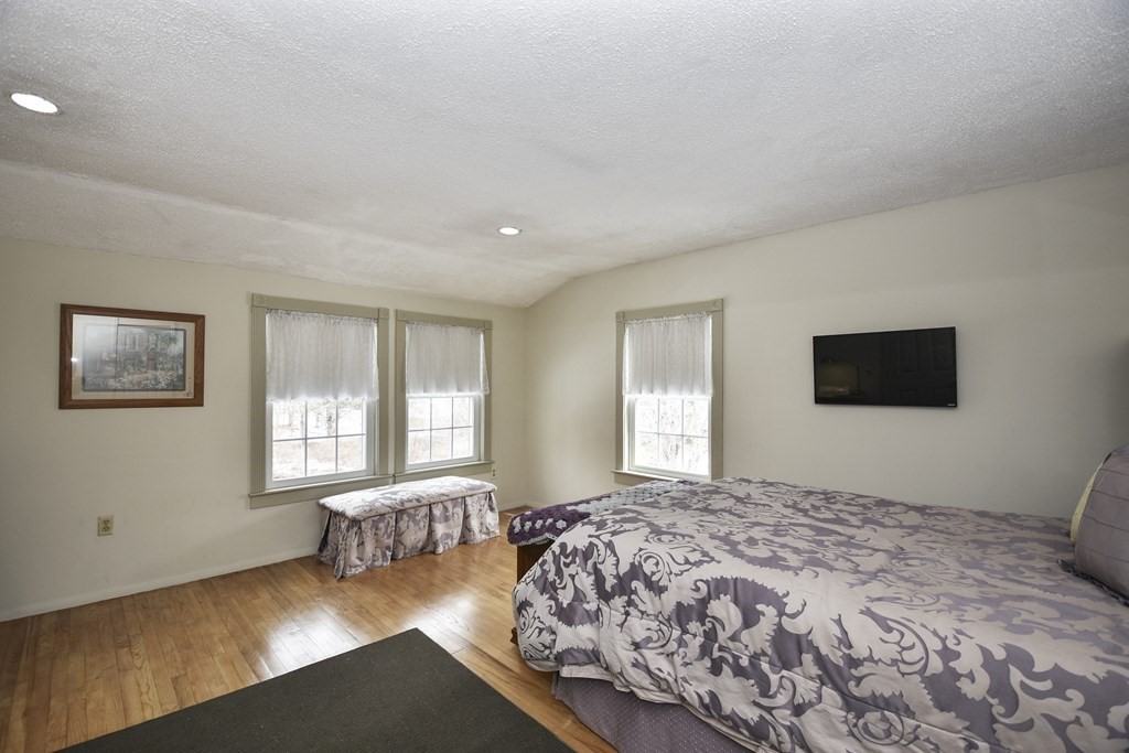 29 Richards Road Southborough, MA 01772 - Photo 16 of 35 Gallery Image 16