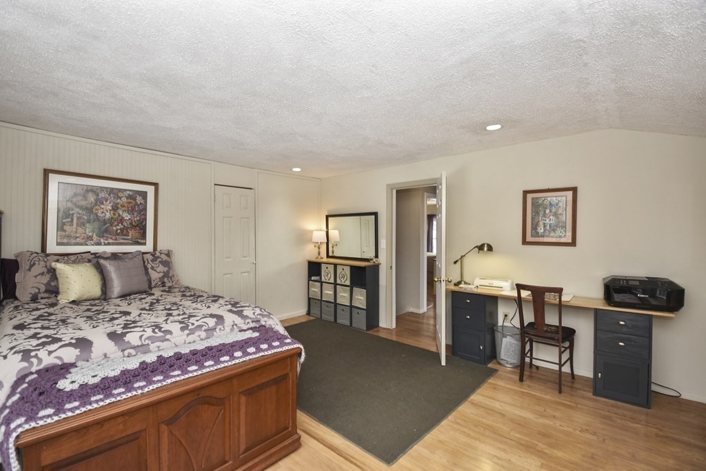 29 Richards Road Southborough, MA 01772 - Photo 17 of 35 Gallery Image 17