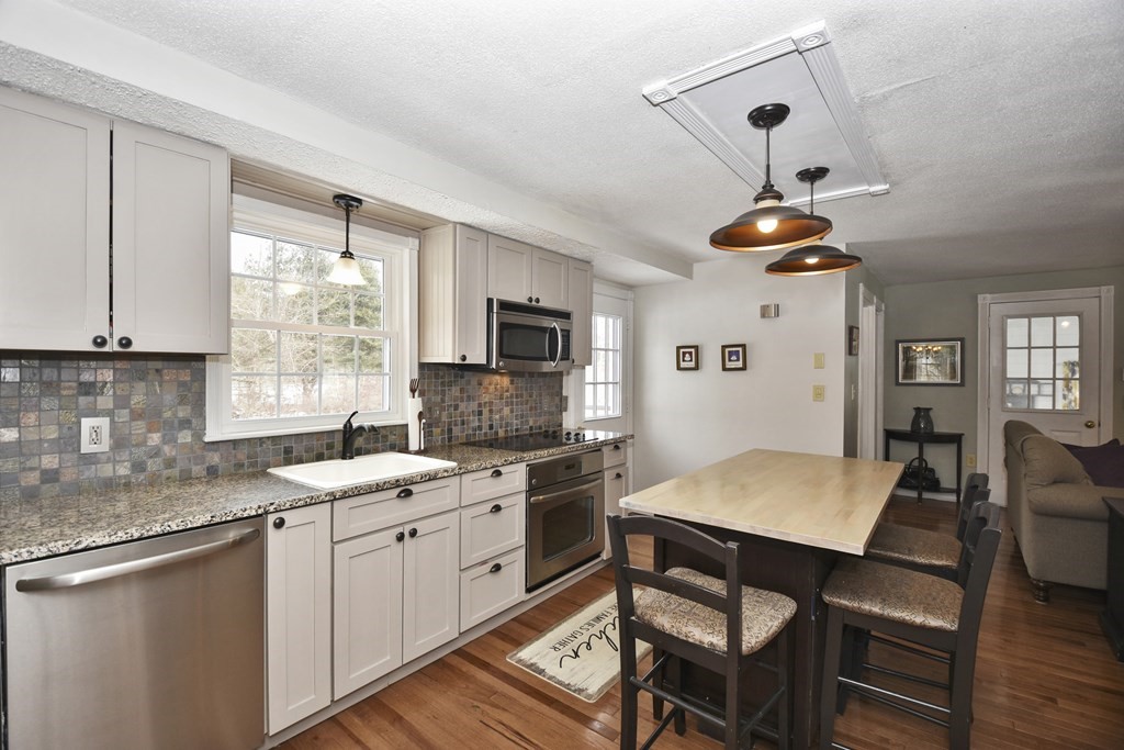 29 Richards Road Southborough, MA 01772 - Photo 5 of 35 Gallery Image 5