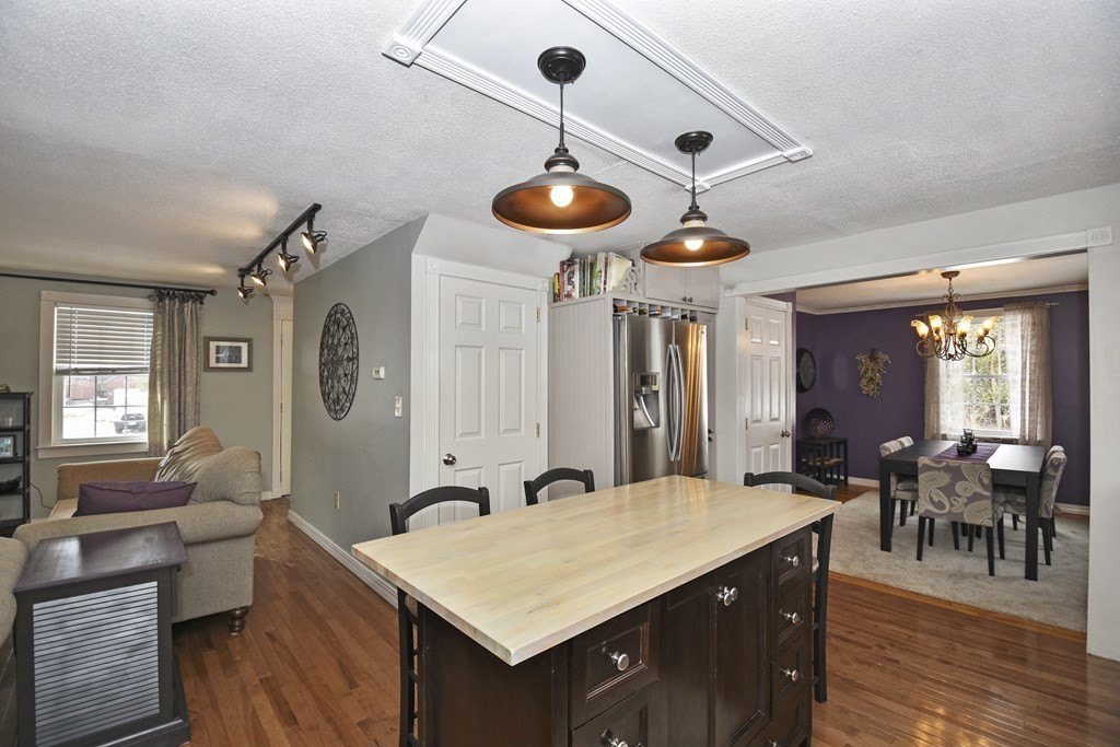 29 Richards Road Southborough, MA 01772 - Photo 8 of 35 Gallery Image 8