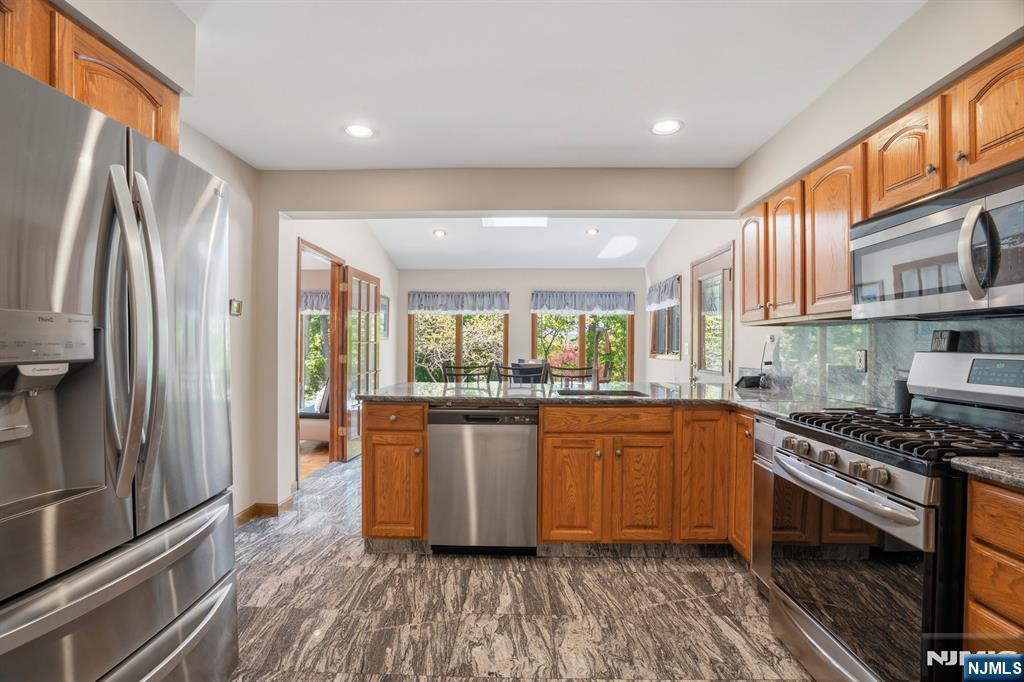 262 Timber Drive Berkeley Heights, NJ 07922 - Photo 7 of 45