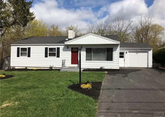 $2,350 | 100 Mott Road, Manlius, NY 13066