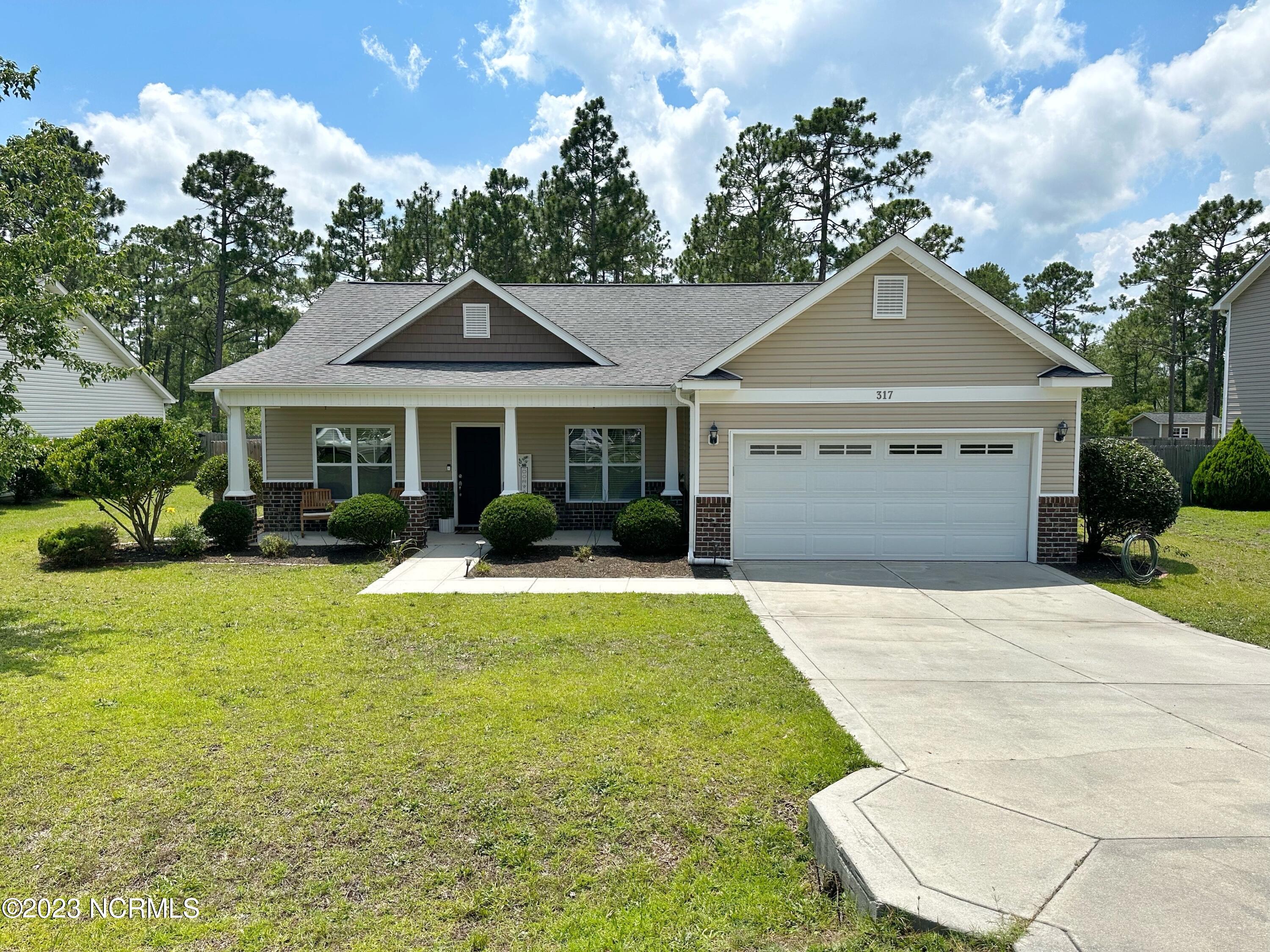 317 Inverness Drive Hubert, NC 28539 - Photo 2 of 40 Front