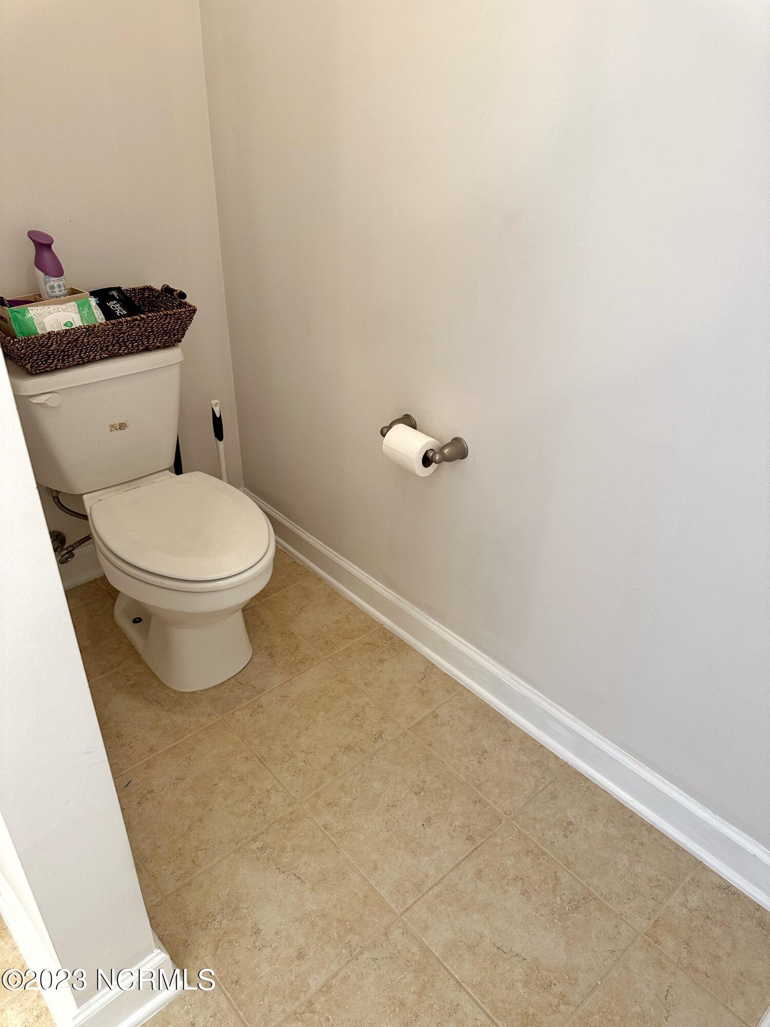 317 Inverness Drive Hubert, NC 28539 - Photo 30 of 40 Mstrbath(1)