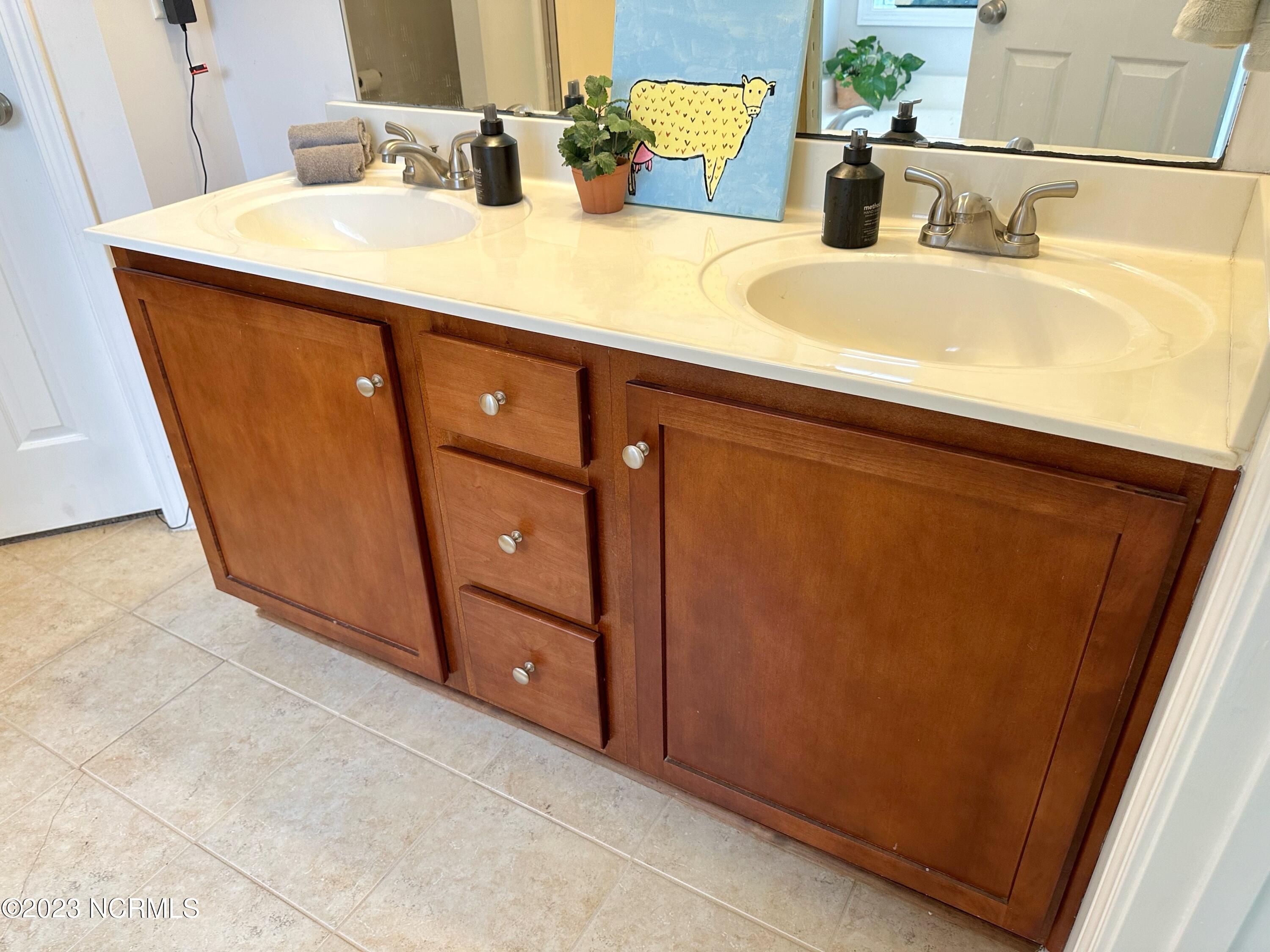 317 Inverness Drive Hubert, NC 28539 - Photo 31 of 40 Mstrbath(2)