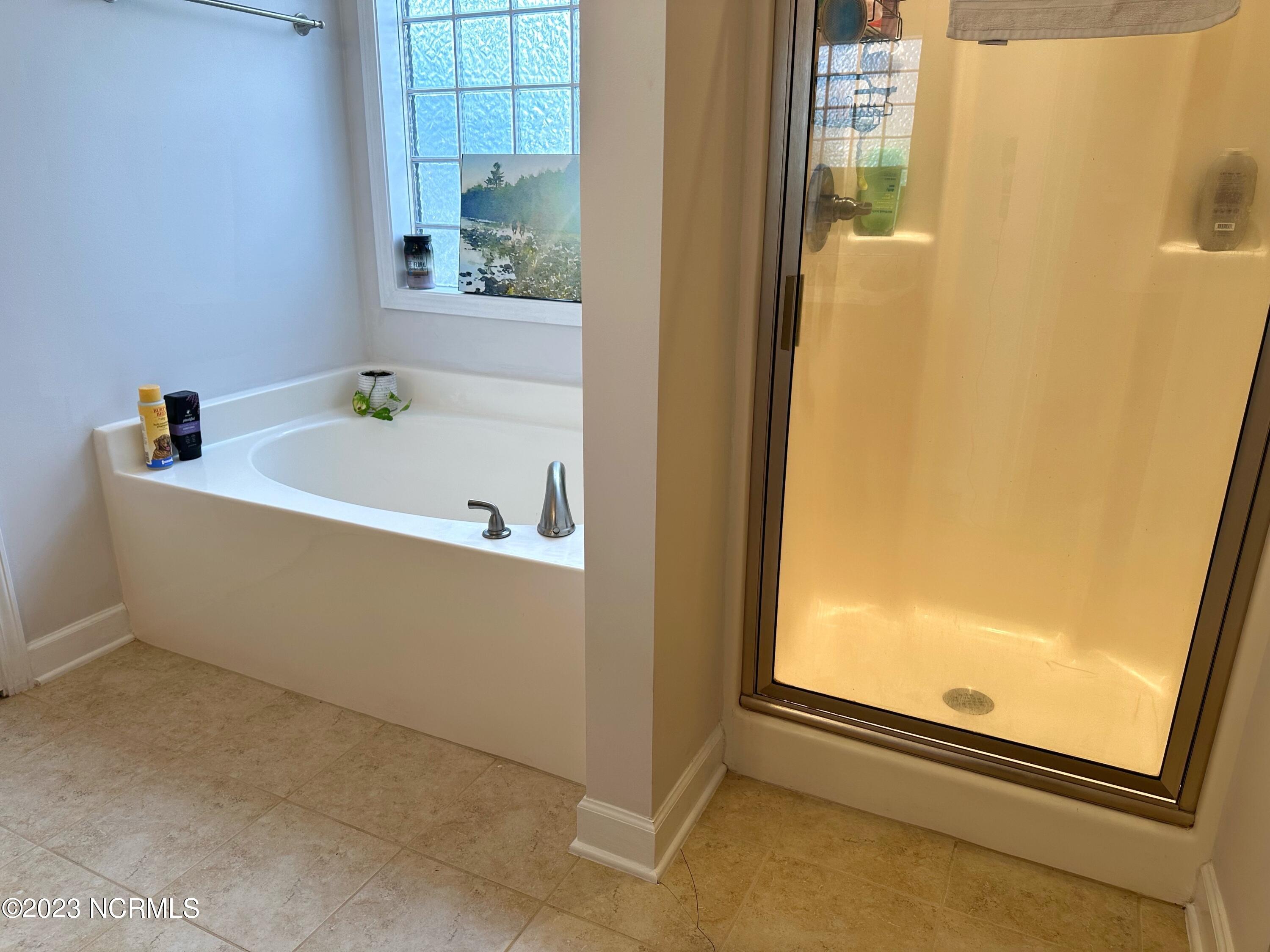 317 Inverness Drive Hubert, NC 28539 - Photo 34 of 40 Mstrbath(5)