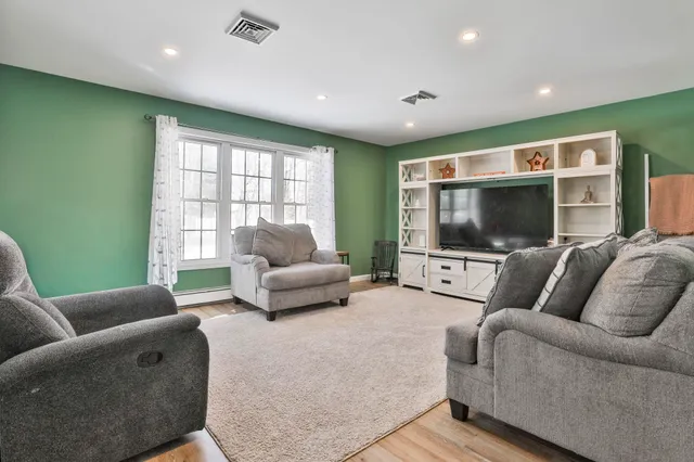 $519,900 | 668 West Hollis Street, Nashua, NH 03062