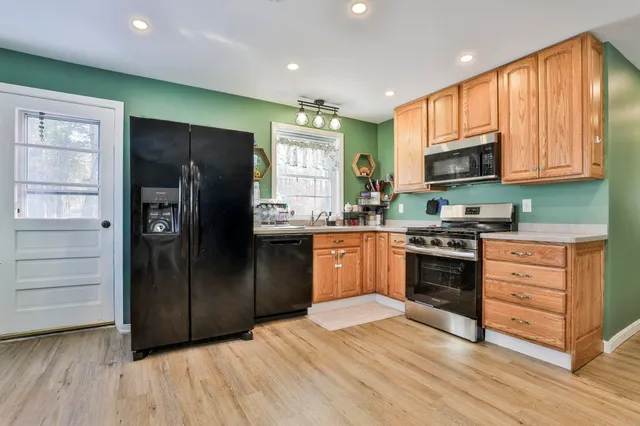 $519,900 | 668 West Hollis Street, Nashua, NH 03062