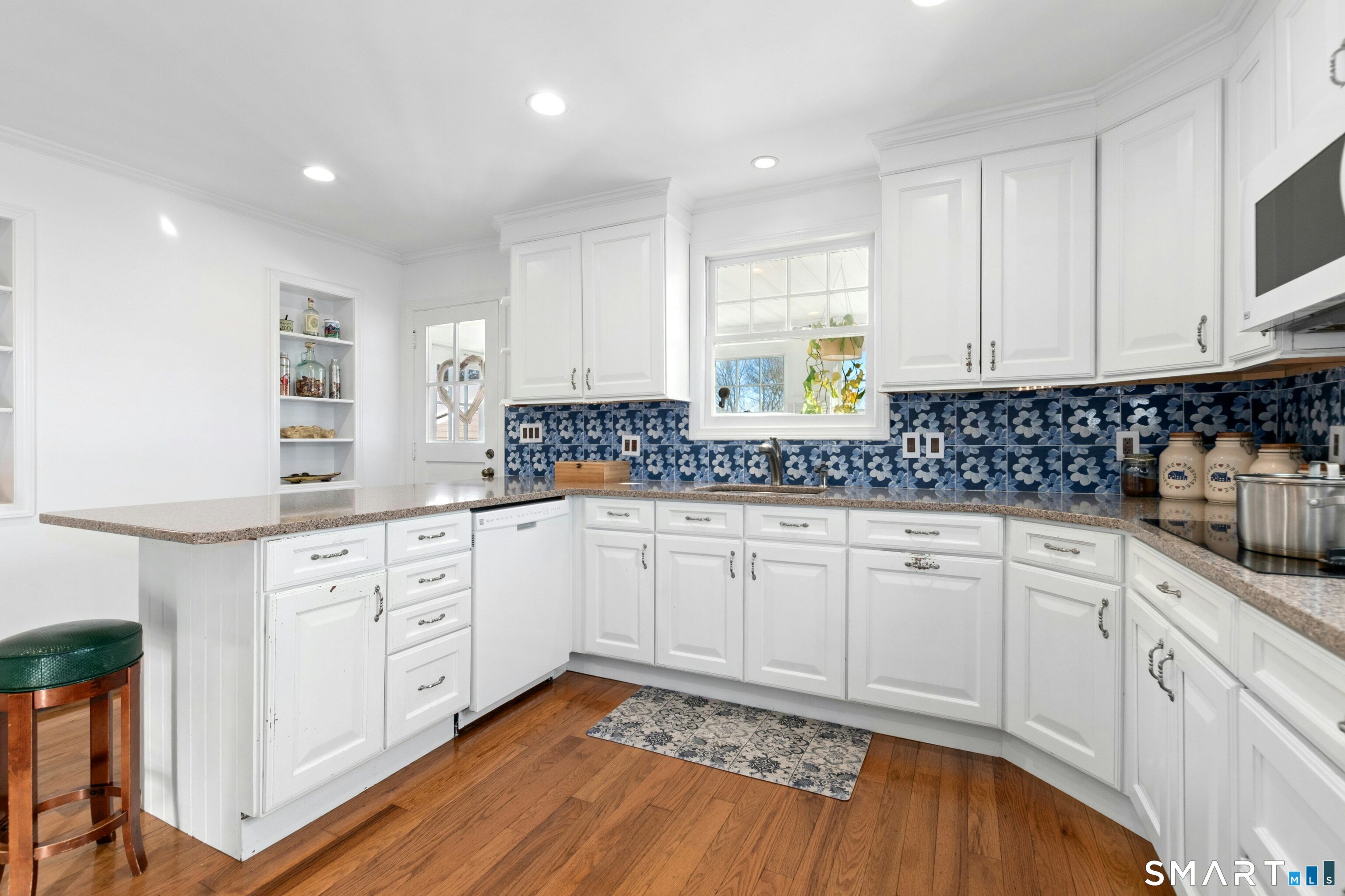 201 Judd Street Fairfield, CT 06824 - Photo 8 of 32