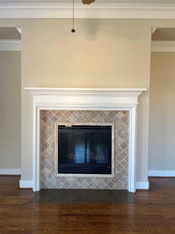 3000 McCulloch Circle Houston, TX 77056 - Photo 12 of 31 a living room with a fireplace