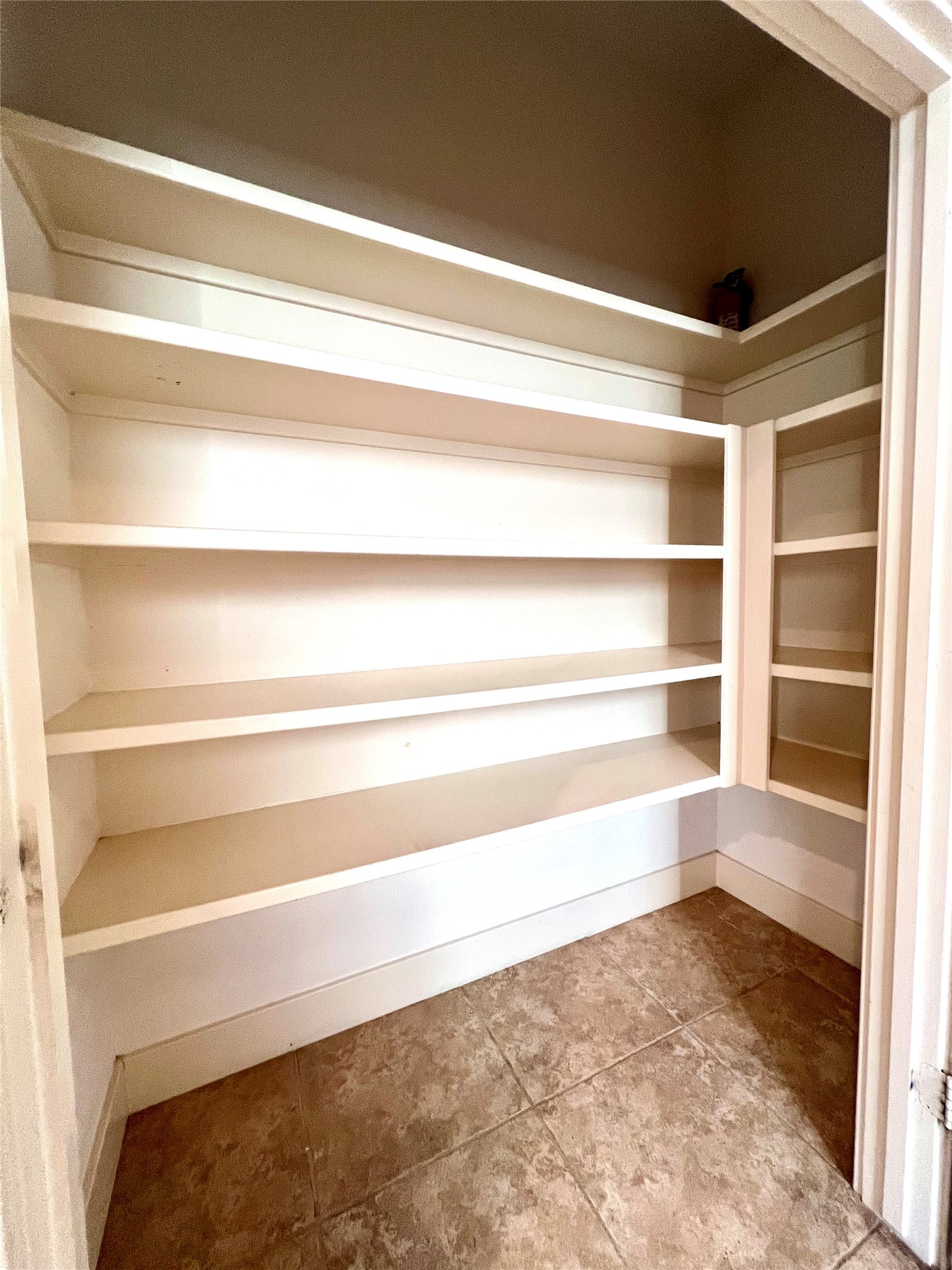 3000 McCulloch Circle Houston, TX 77056 - Photo 16 of 31 Walk in oversized pantry