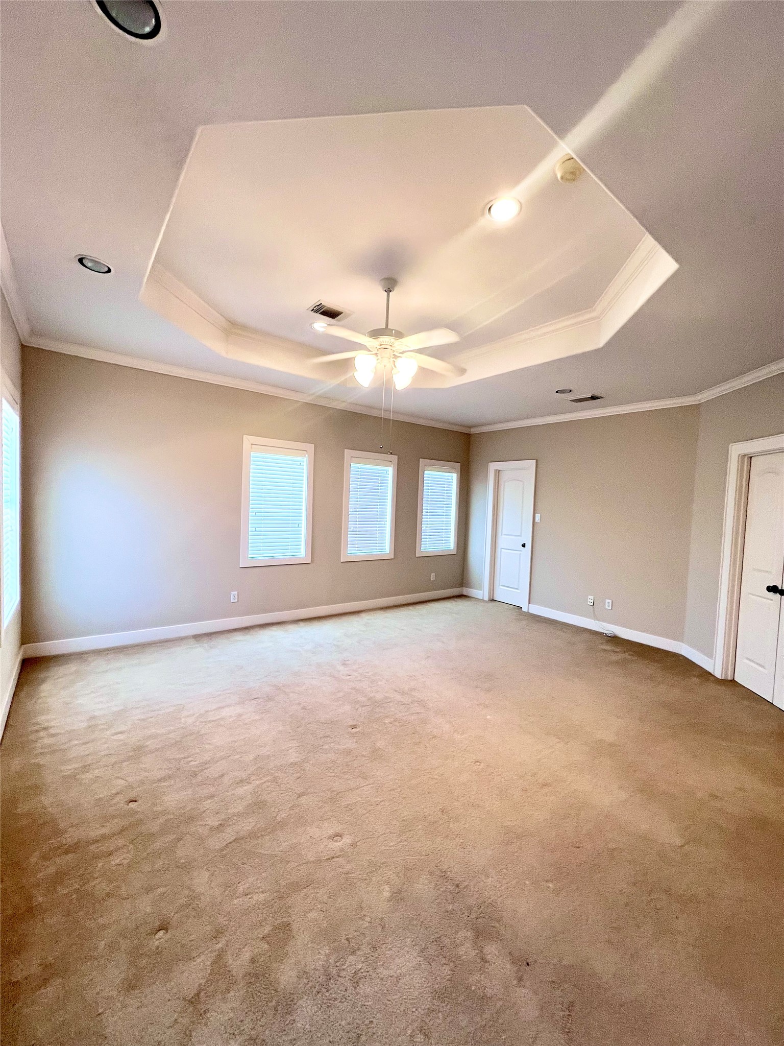3000 McCulloch Circle Houston, TX 77056 - Photo 23 of 31 Primary bedroom with crown molding and large windows