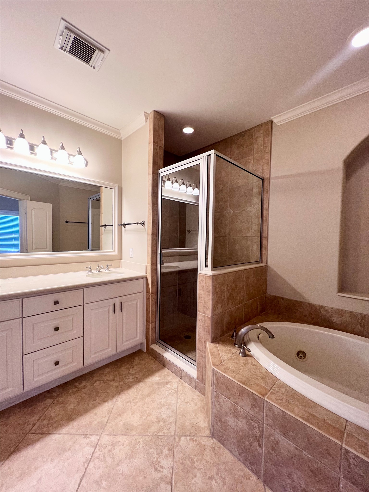 3000 McCulloch Circle Houston, TX 77056 - Photo 26 of 31 Primary bathroom