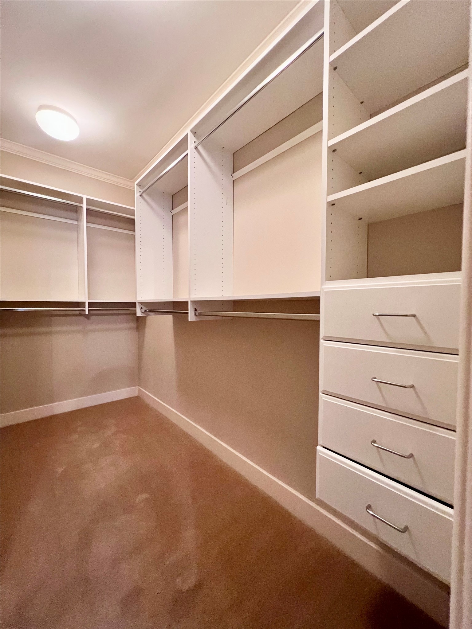 3000 McCulloch Circle Houston, TX 77056 - Photo 28 of 31 Spacious walk In closer primary bedroom.