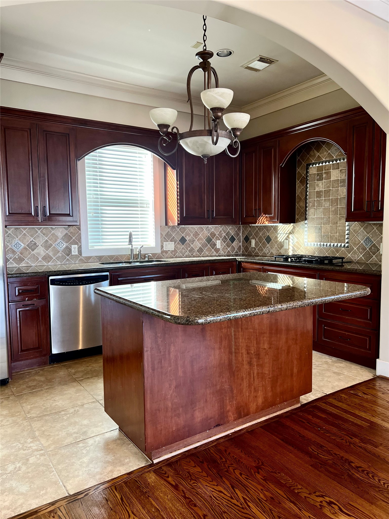 3000 McCulloch Circle Houston, TX 77056 - Photo 31 of 31 Kitchen 2nd floor